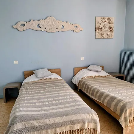 Accueillant 10 Pers Avec Terrasse, Proche Nature, Ideal Pour Famille Et Pmr A - Fr-1-585-12 Mecrin